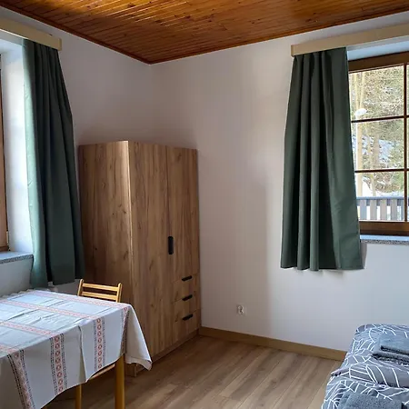 Maja - Polski W Czeskich Karkonoszach 住宿加早餐酒店 济泽罗河畔帕塞基